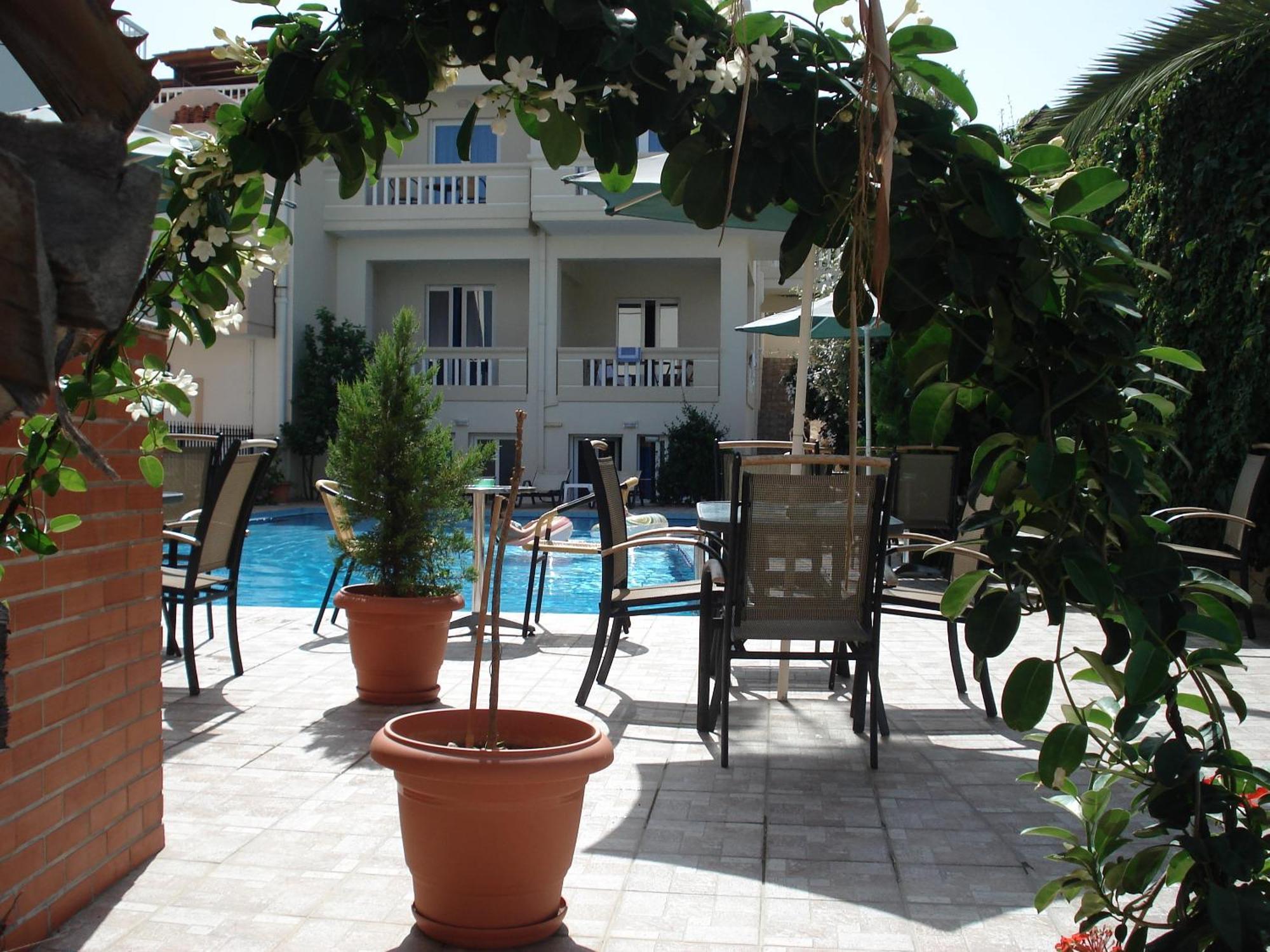 Akatos Hotel Agia Marina 外观 照片
