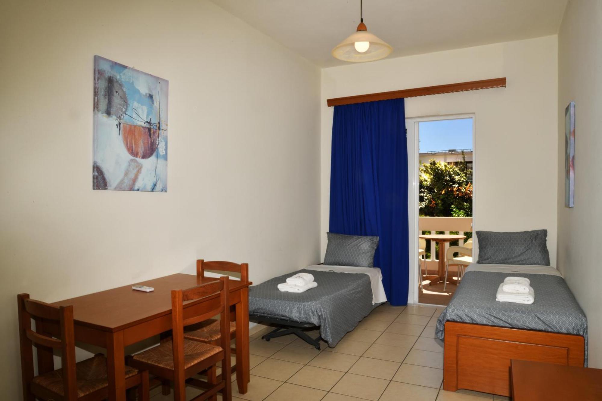 Akatos Hotel Agia Marina 外观 照片