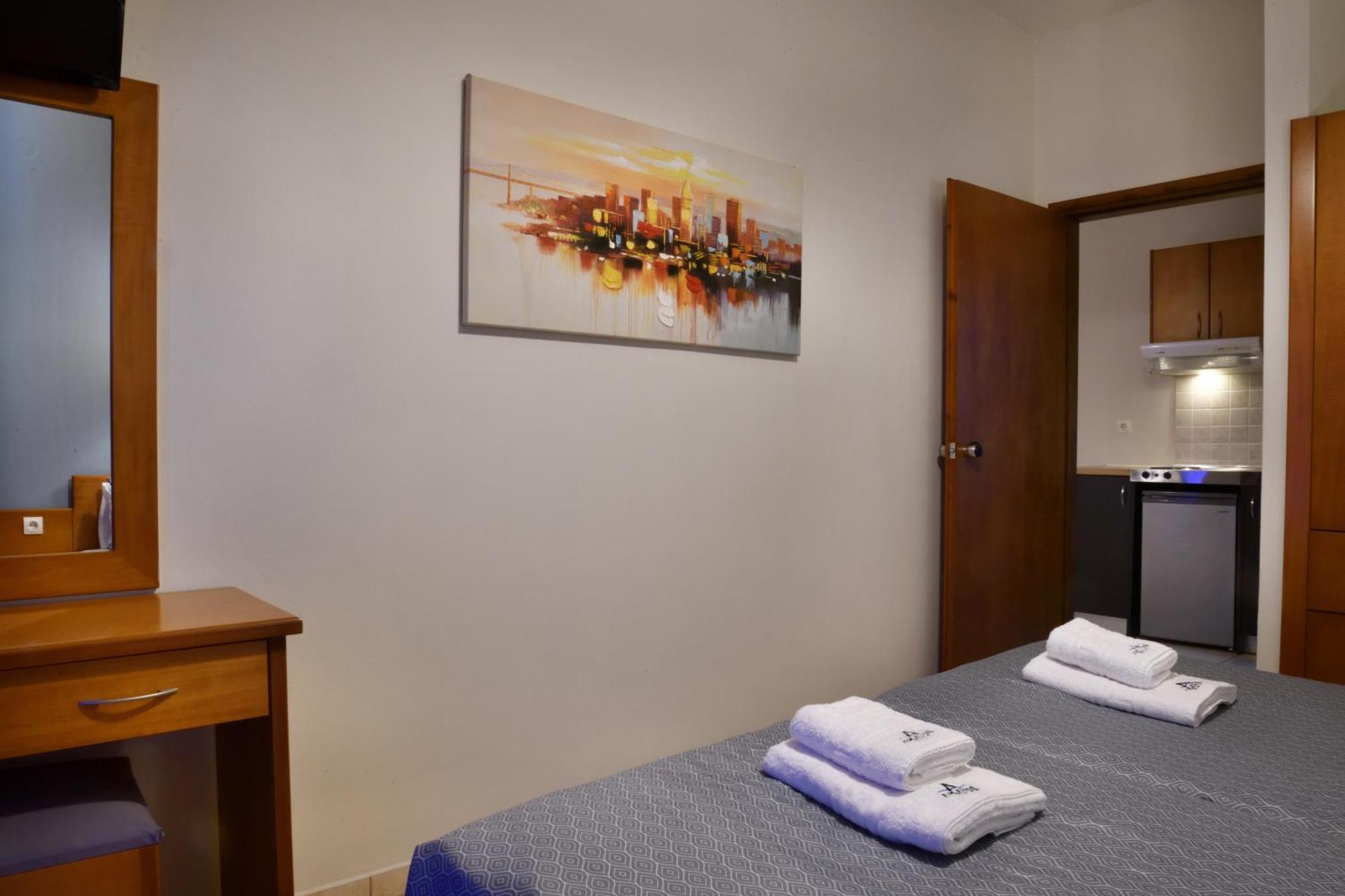 Akatos Hotel Agia Marina 外观 照片