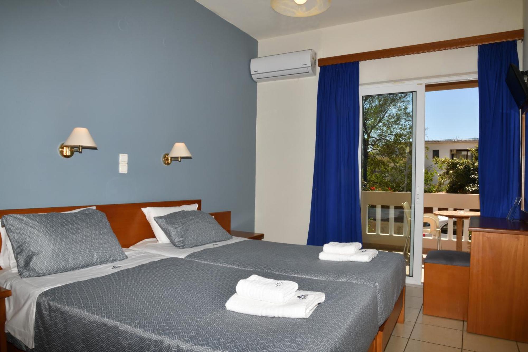 Akatos Hotel Agia Marina 外观 照片