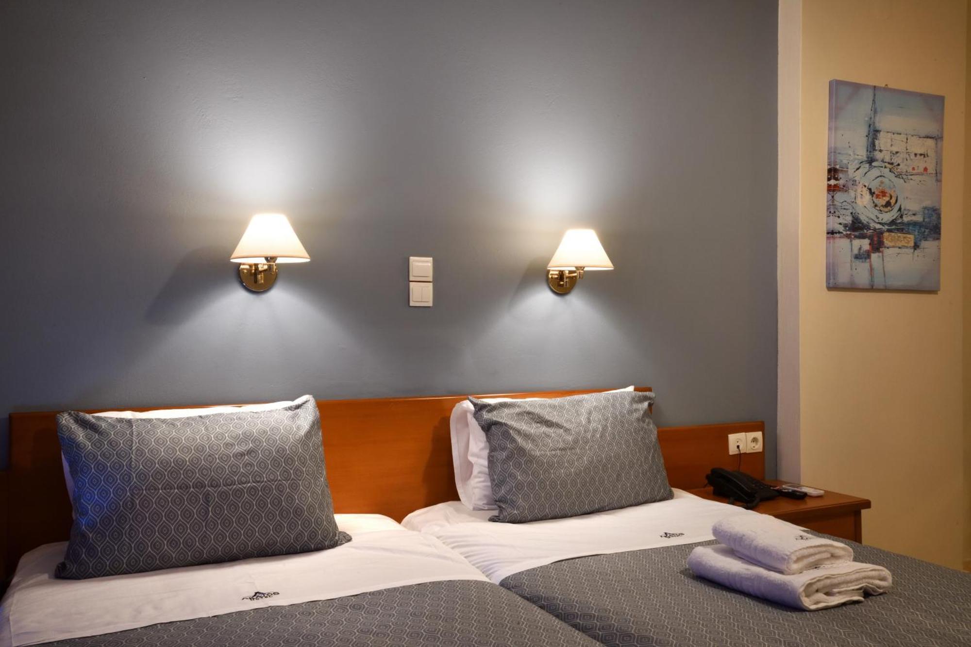 Akatos Hotel Agia Marina 外观 照片