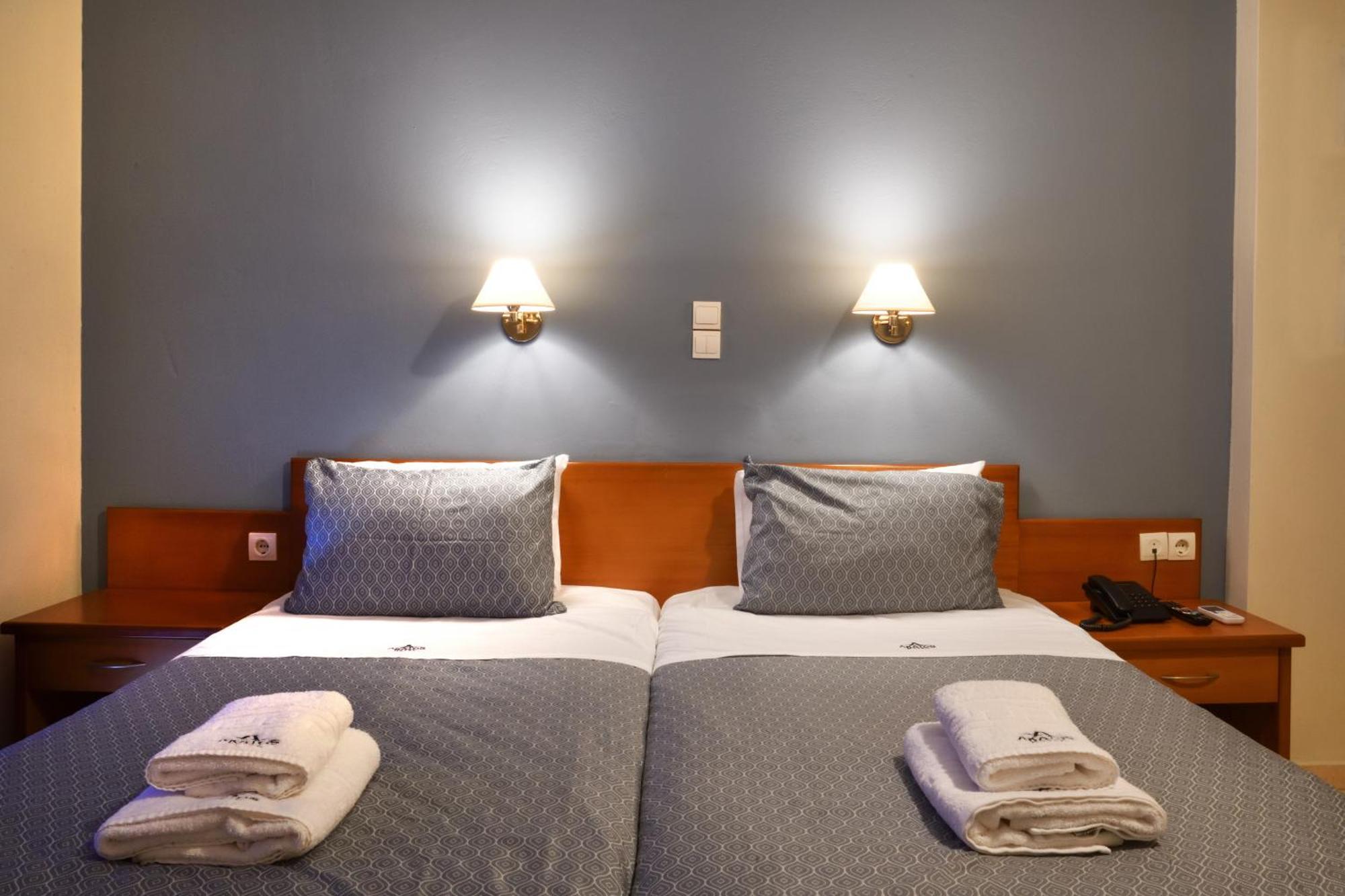 Akatos Hotel Agia Marina 外观 照片