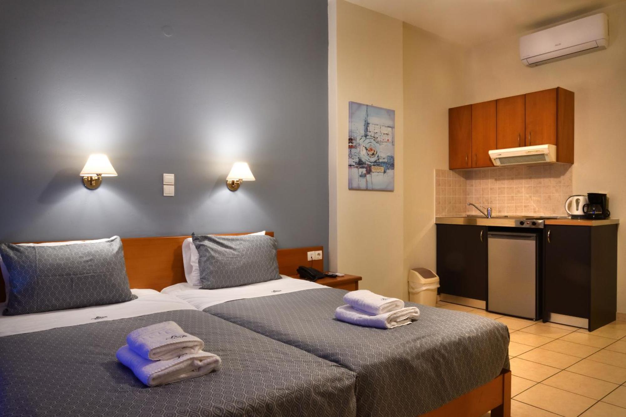 Akatos Hotel Agia Marina 外观 照片