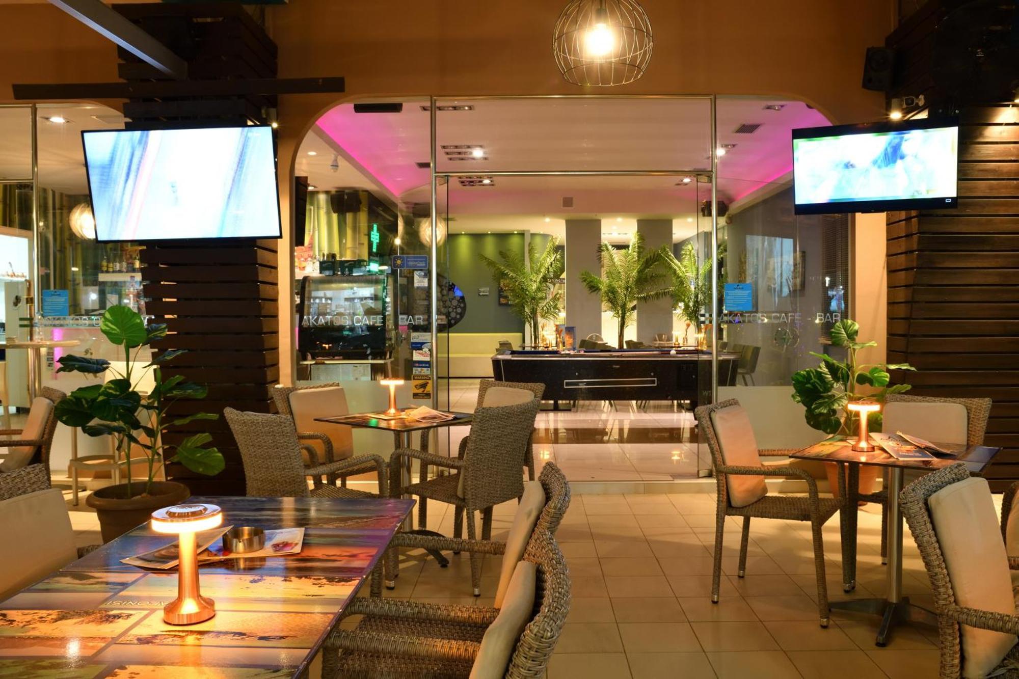 Akatos Hotel Agia Marina 外观 照片