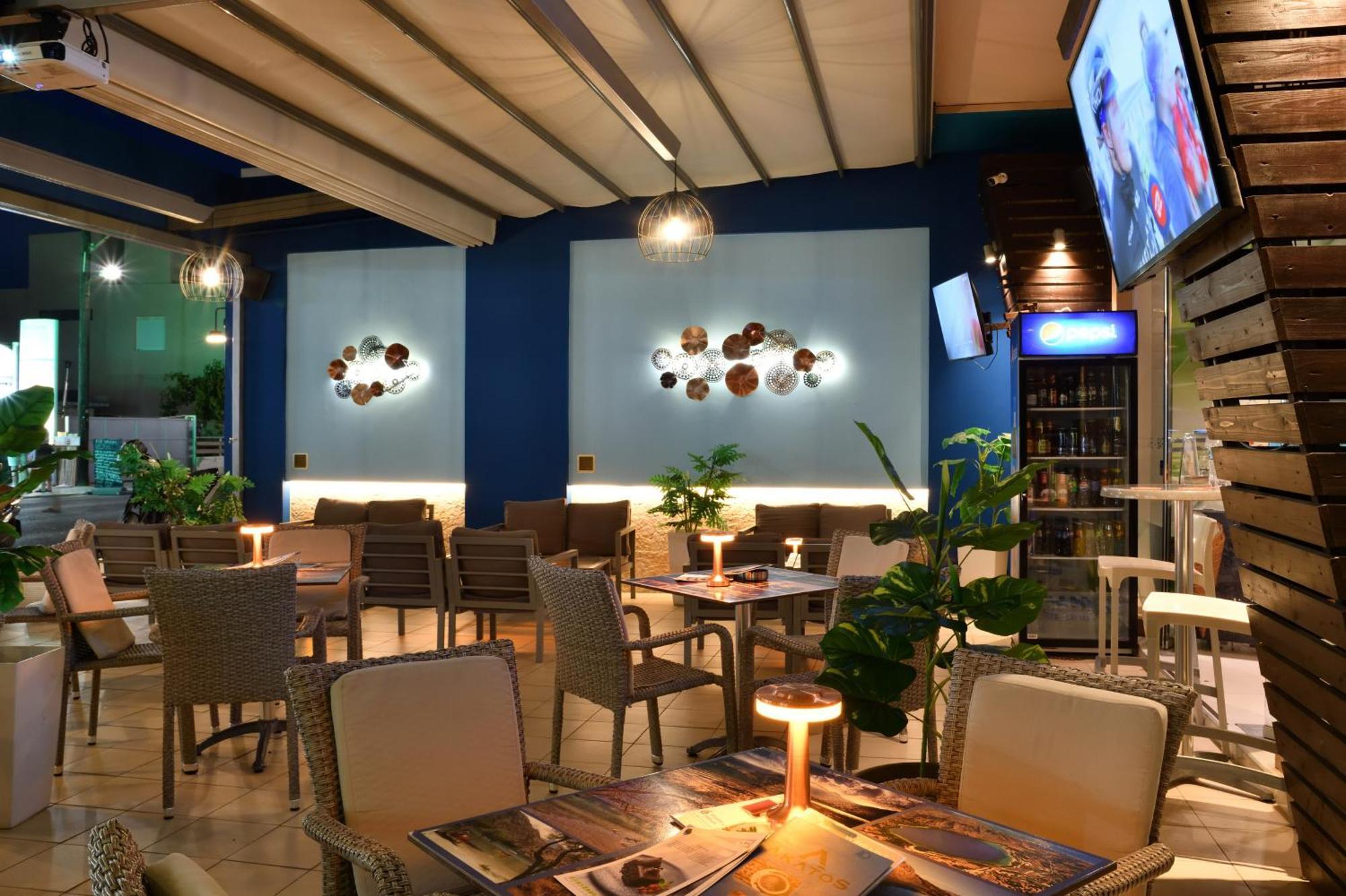 Akatos Hotel Agia Marina 外观 照片