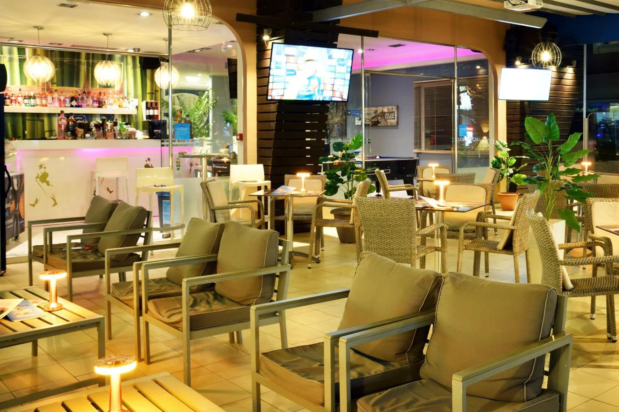 Akatos Hotel Agia Marina 外观 照片