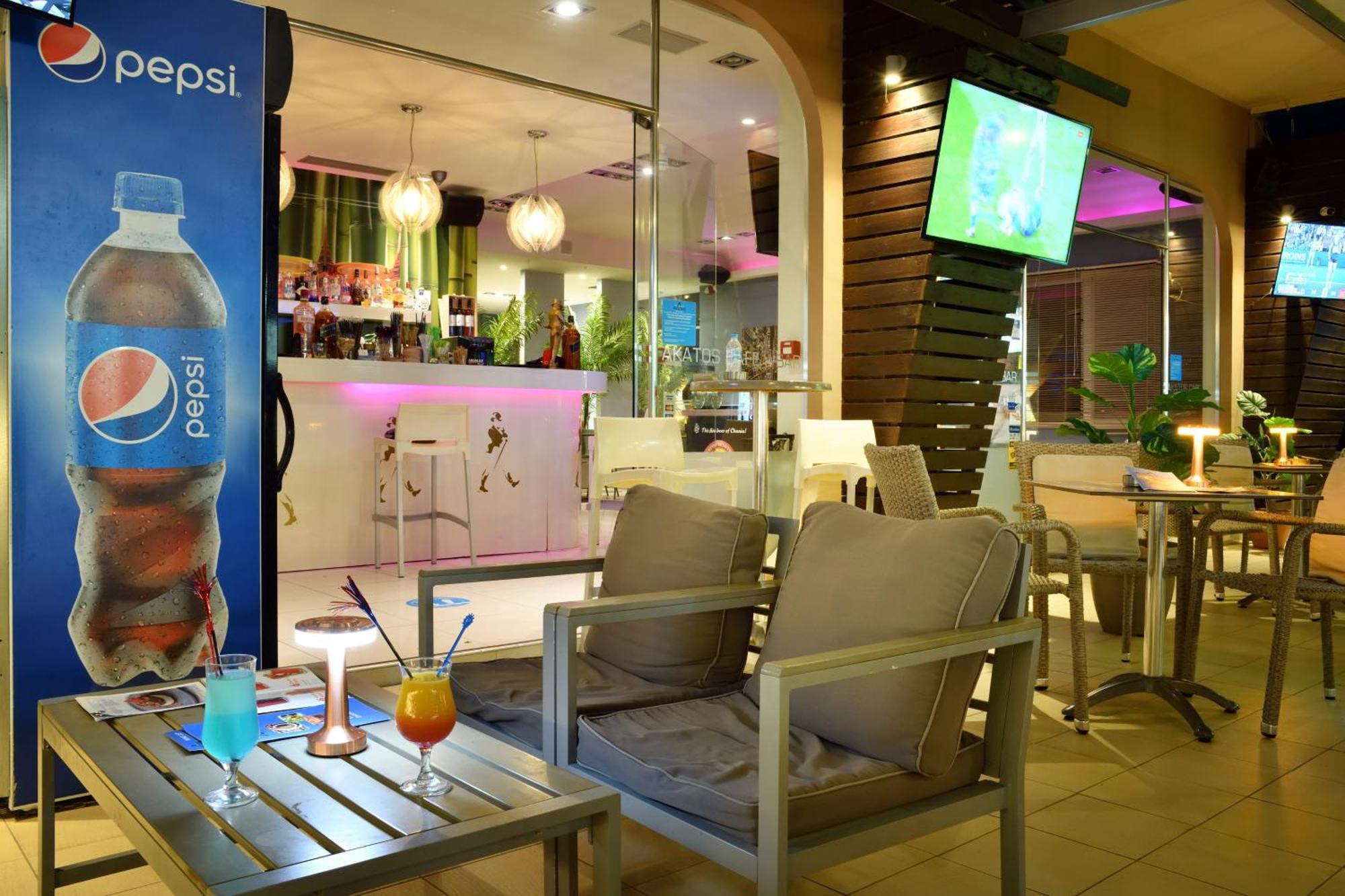 Akatos Hotel Agia Marina 外观 照片