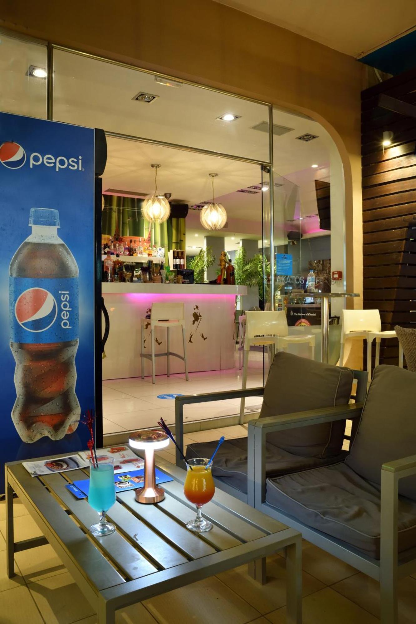 Akatos Hotel Agia Marina 外观 照片