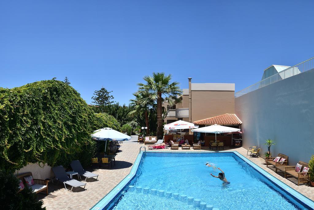 Akatos Hotel Agia Marina 外观 照片