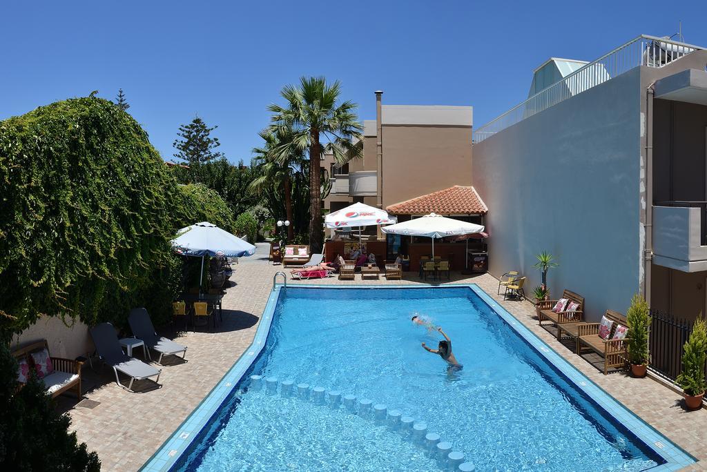 Akatos Hotel Agia Marina 外观 照片