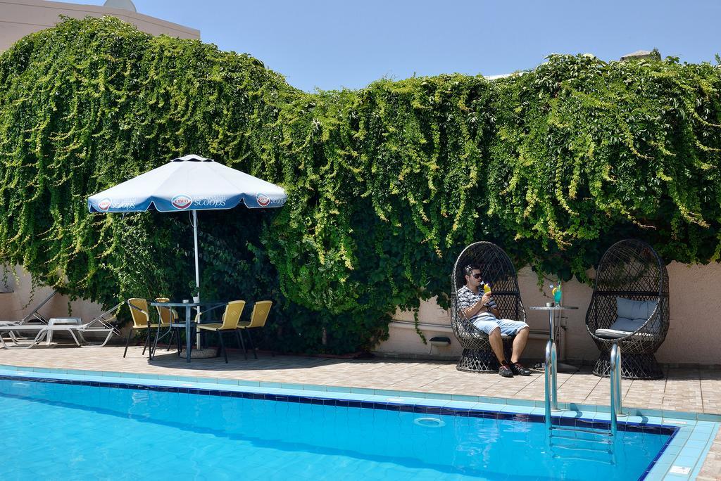 Akatos Hotel Agia Marina 外观 照片
