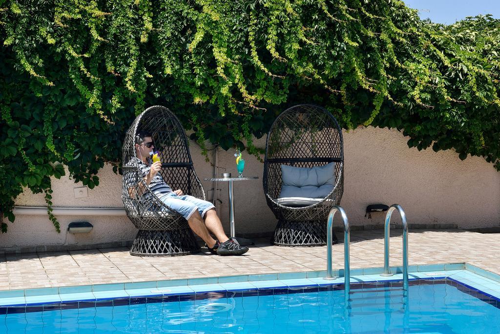 Akatos Hotel Agia Marina 外观 照片