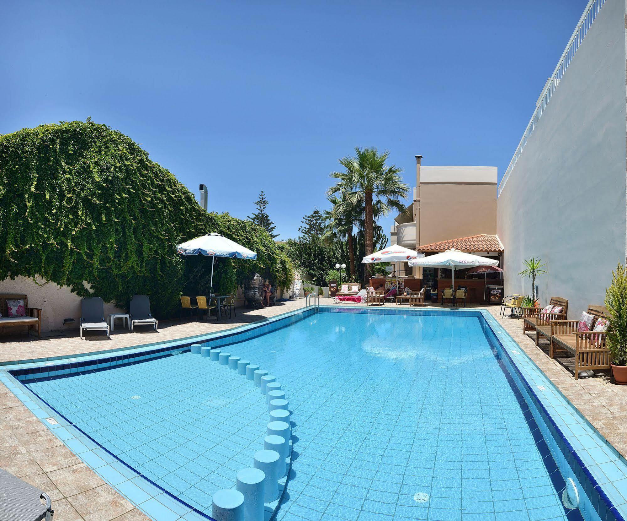Akatos Hotel Agia Marina 外观 照片